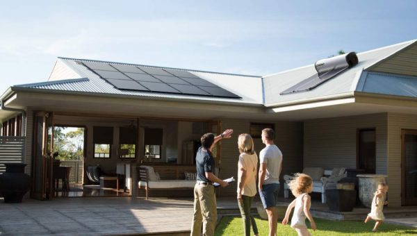Solahart Installer and home owners discussing Solarpanels